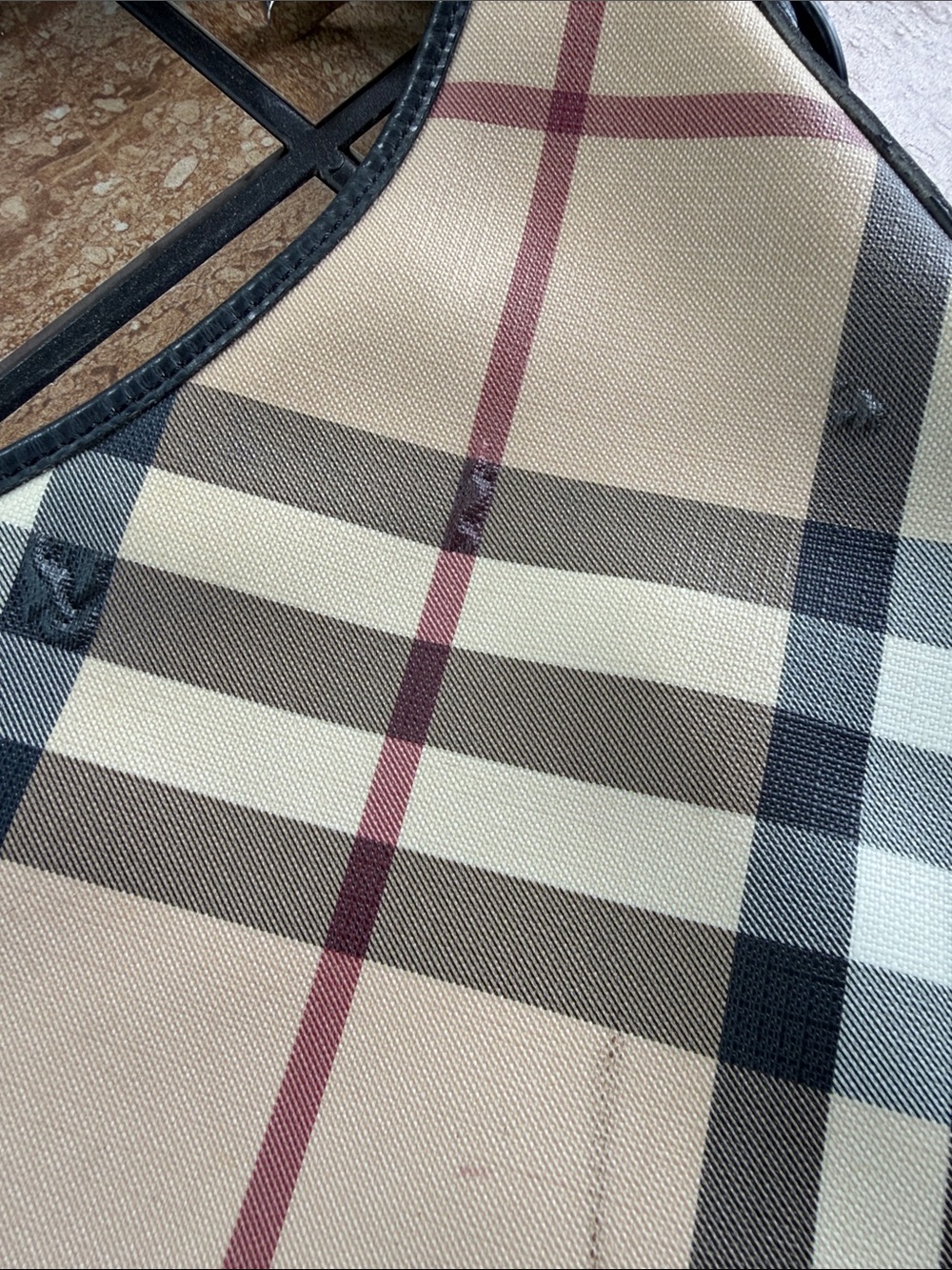 Burberry Beige Plaid Shoulder Bag with Black Trim and Red Accents - Picture 4 of 8